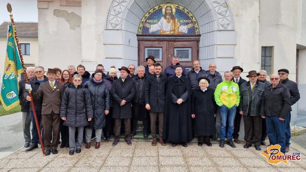 FOTO: Prva Ambroževa maša za čebelarje v Veliki Polani