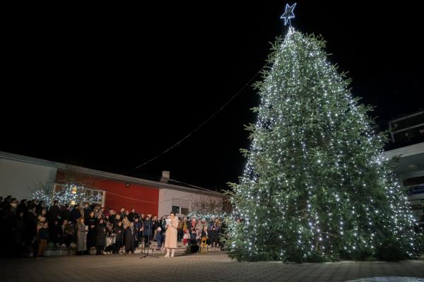 FOTO: V Rogašovcih vstopili v praznični december