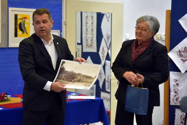 FOTO: V Lendavi otvorili razstavo ročnih del