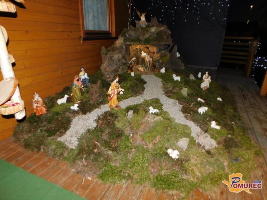 FOTO: Ob gramoznici Male grabe so postavljene jaslice