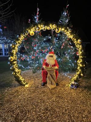 FOTO: Praznično druženje na Trgu Svetega Jurija v Rogašovcih