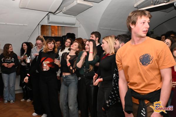 FOTO in VIDEO: Vazz in bend dvignili MIKK na noge na božičnem koncertu