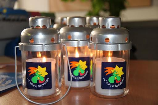 FOTO: V Gornjo Radgono prispela Luč miru iz Betlehema