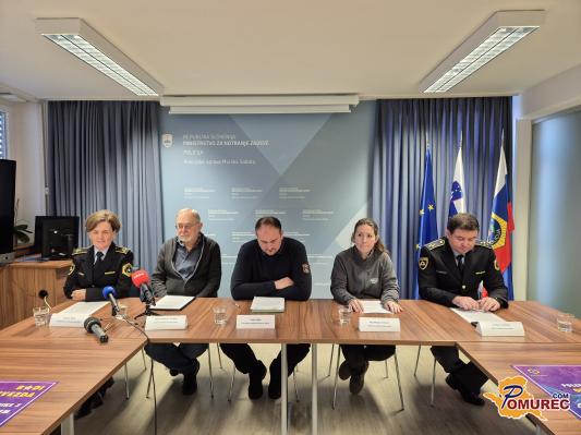 FOTO: Pred prazničnim časom previdno in odgovorno pri uporabi pirotehnike