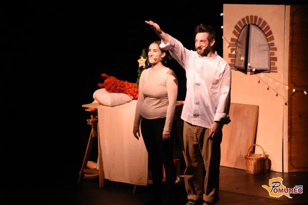 FOTO: Pravljica o čarobnem piškotku navdušila otroke v Murski Soboti