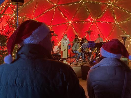 FOTO in VIDEO: Jazzovski spektakel Take Nine Orchestra v praznični Murski Soboti