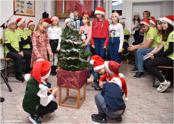 FOTO: Glasba in ples združila mlade in stare v Hrastje Moti