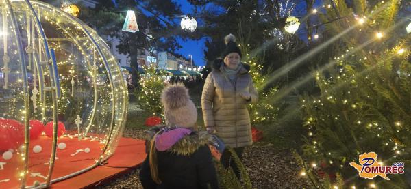 FOTO: Pravljični večer na Trgu zmage očaral najmlajše
