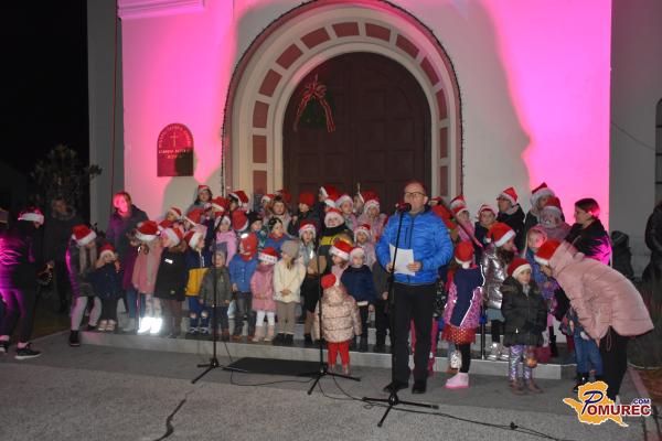 FOTO: V Moravskih Toplicah vstopili v čarobno praznično sezono