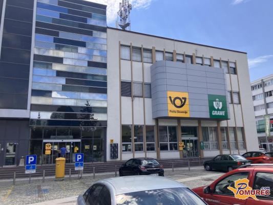 Ali veste, do kdaj so danes odprte banke, pošte in trgovine?