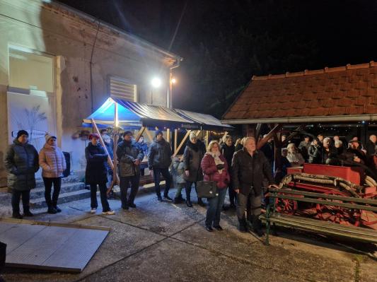 FOTO: Začetek prazničnega časa v Gornjem Lakošu