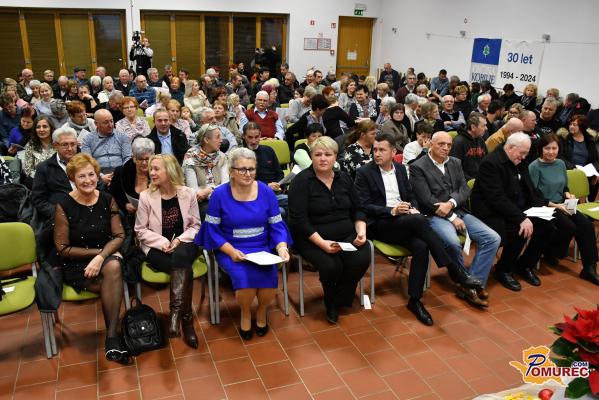 FOTO in VIDEO: Družine združile glasove ob praznovanju 30. obletnice na Kobilju