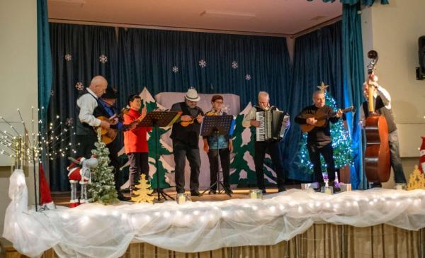 FOTO: Božiček in pesem združila vse generacije