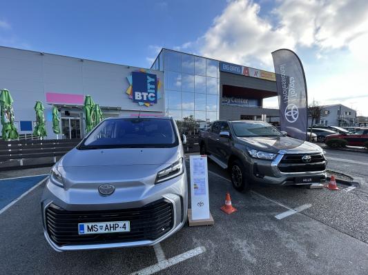 FOTO: AH Posedi predstavil tehnološko napredna gospodarska vozila Toyota