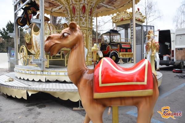 FOTO: Murska Sobota ponuja novo praznično doživetje z vrtiljakom 
