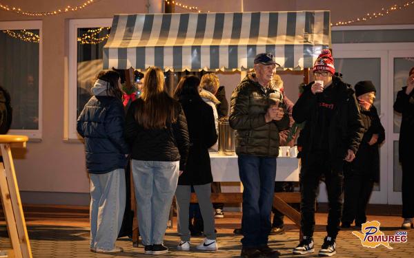 FOTO: Dobrovnik vstopil v praznični čas z ljubeznijo in toplino