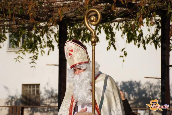 Prihaja prvi izmed treh decembrskih dobrih mož