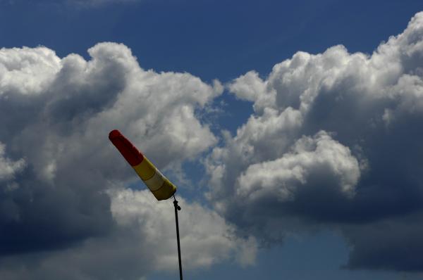 Zaradi okrepljenega vetra oranžno opozorilo