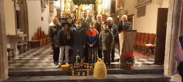 FOTO: Čebelarji so se poklonili svetemu Ambrožu