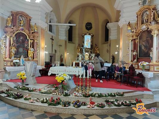 Pletenje adventnih venčkov v župniji Razkrižje 