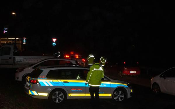 Občan v Lendavi poklical policijo zaradi sumljivih oseb, policisti na kraju prijeli šest tujcev