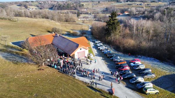 FOTO: Preko 300 pohodnikov uživalo na tradicionalnem pohodu