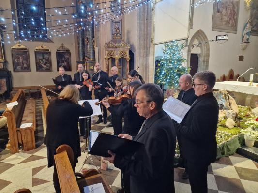 FOTO: Oktet Arion in Glasbeni atelje Goslice napolnila ljutomersko cerkev