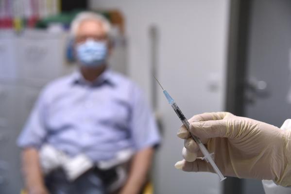 Gripa v Sloveniji: Vrh sezone pričakujejo v nekaj tednih, zaščitite se lahko z brezplačnim cepljenjem