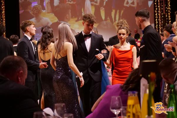 FOTO in VIDEO: Dijaki SPTŠ odplesali maturantski ples