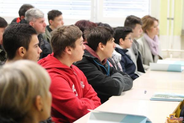 Počitnice so končane: Šolarji spet v šolah