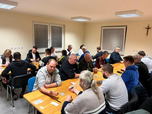 FOTO: V Polani so se pomerili v kartanju