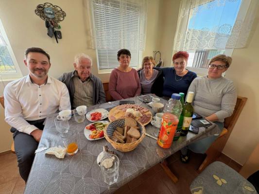 FOTO: Župan obiskal jubilante v občini Apače