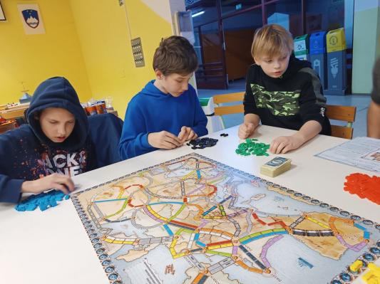 FOTO: Dan namiznih iger na Osnovni šoli Križevci