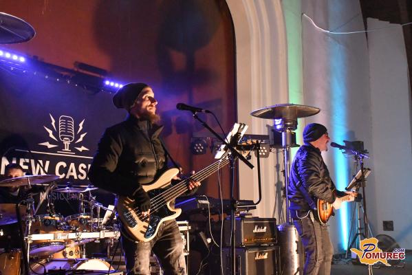 FOTO in VIDEO: V Lendavi silvestrovali s skupino New Casino in spektakularnim laserskim šovom