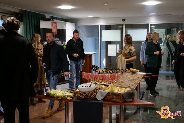 FOTO: Na dogodku »Okusi sezonske zelenjave« o priložnostih za gostince