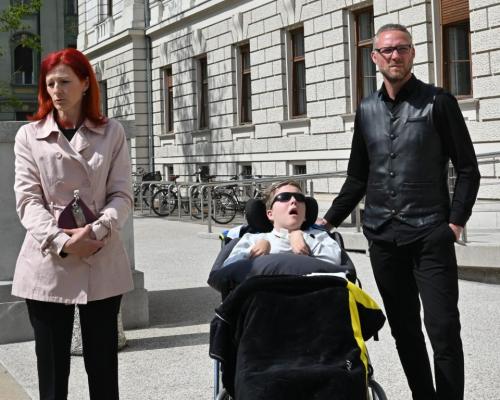 Potrditev družini Peterka: Sodišče priznalo odgovornost UKC Ljubljana