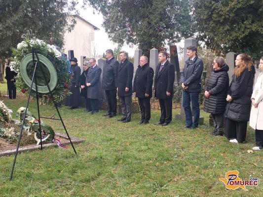 FOTO: Tudi Borut Pahor položil venec v Dolgi vasi