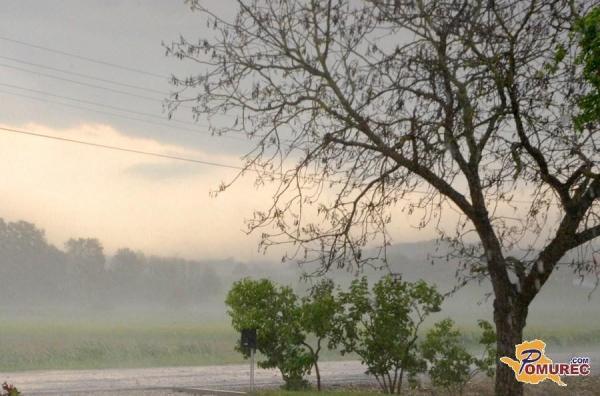 Močan veter in dež: Kaj nas čaka v prihodnjih dneh?