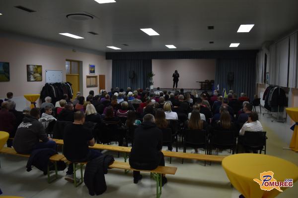 FOTO: V Ižakovcih otvorili nov oder v kulturnem domu