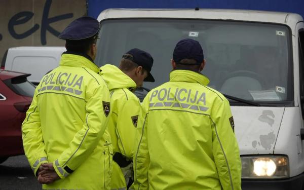 Na območju Gornjih Petrovcev prijeli sedem tujcev, vsi so zaprosili za mednarodno zaščito