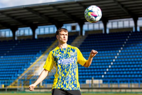 Ščernjavič se seli na Češko