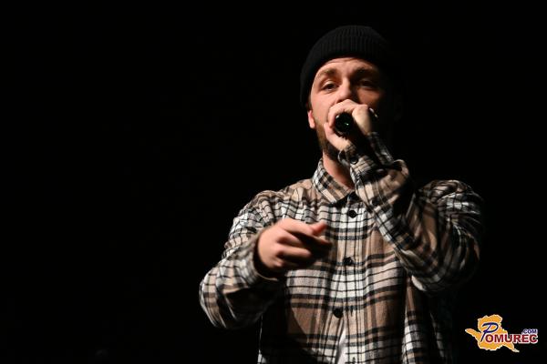 »Srebrne niti« – Michael Leopold v najbolj čustveni izvedbi