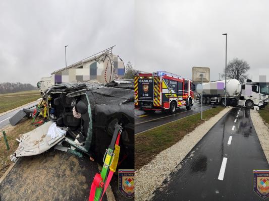 FOTO: Gasilci pomagali dvema ukleščenima osebama v nesreči pri Ljutomeru