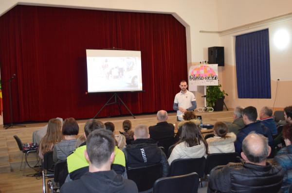 FOTO: V Odrancih prikazali uporabo defibrilatorja