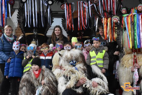 FOTO in VIDEO: Kurenti v Mensani priklicali pomlad