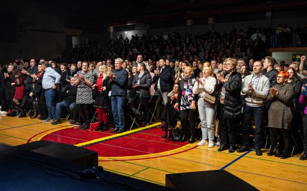 FOTO in VIDEO: Klapa Intrade navdušila ljubitelje dalmatinske glasbe v Murski Soboti