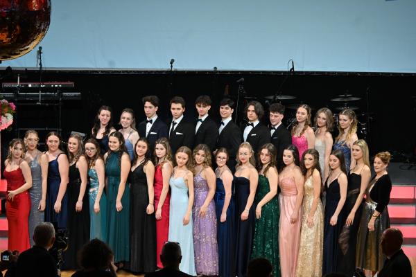 FOTO in VIDEO: Murskosoboški gimnazijci zasijali na maturantskem plesu