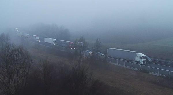 Vozniki, pozor! Pomurska avtocesta zaprta zaradi nesreče