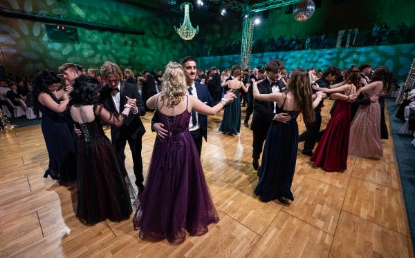 FOTO in VIDEO: Ljutomerski gimnazijci zaplesali v novo poglavje življenja