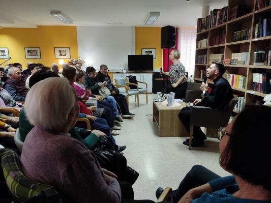 FOTO: Priljubljeni duhovnik obiskal Radence in razveselil stanovalce